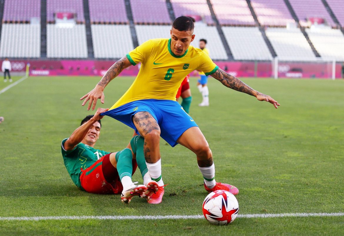 Wolves plotting swoop for Guilherme Arana
